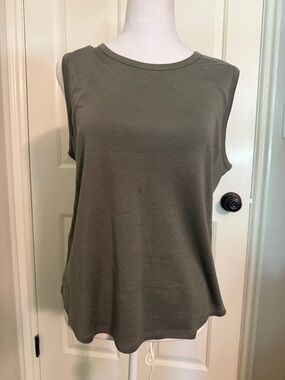 Tommy Bahama Sleeveless Olive Tank Top - Women large